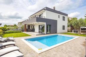 Villa Kali near Pula for 8 people with fitness & sea view